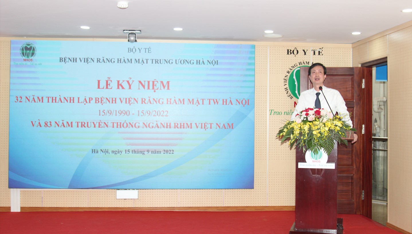 PGS.TS Nguyễn Quang Bình PGĐ bệnh viện phát biểu tại buổi lễ